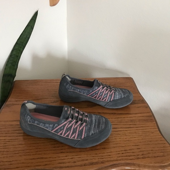 Skechers Memory Foam Woman’s Shoes - Picture 2 of 7